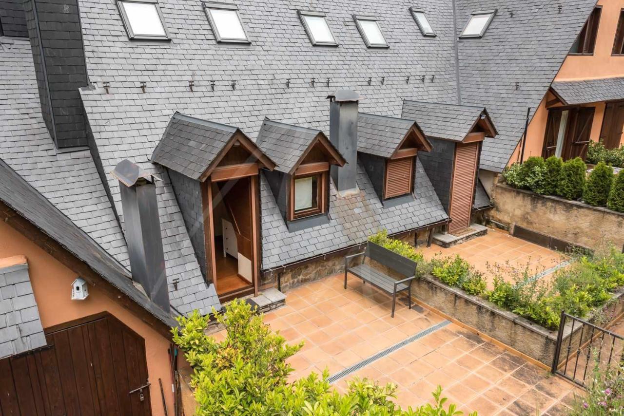Casa Artiga De Lin By Seamount Rentals Les Bordes Exterior foto